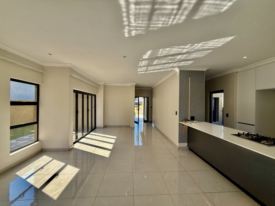 To Let 4 Bedroom Property for Rent in Melodie North West